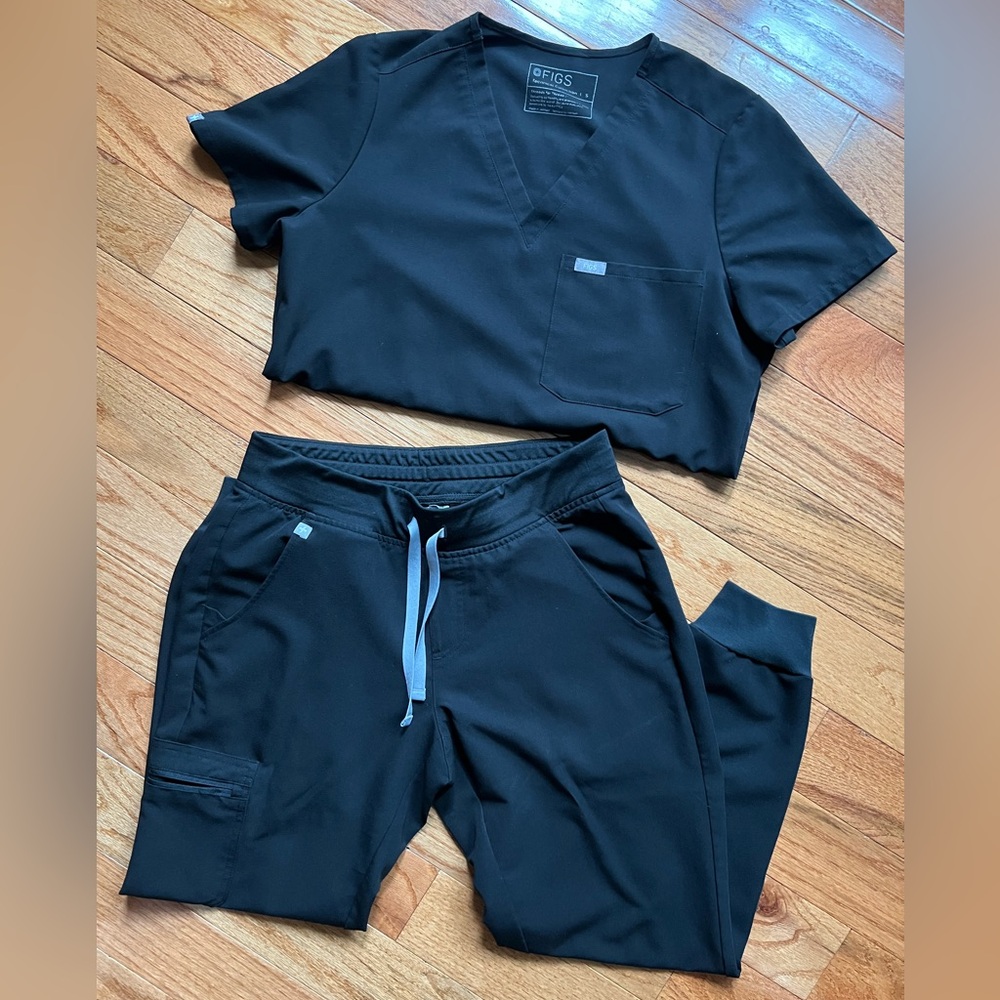 FIGS Scrubs Set Black, Top SZ Small, Joggers SZ Petite Small - 2